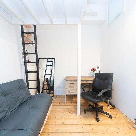 Pass The Keys Rustic And Quirky Flat In Charming Charlton Village London Exterior photo