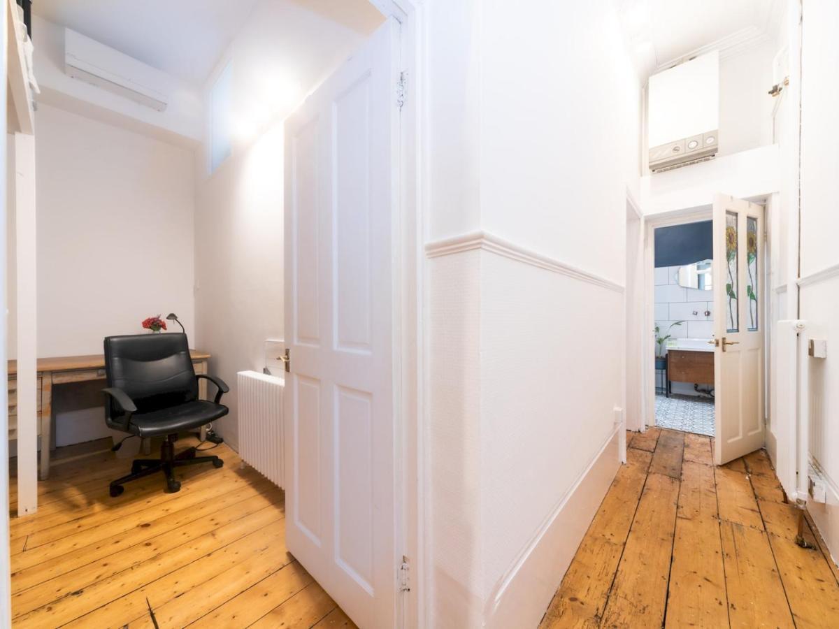 Pass The Keys Rustic And Quirky Flat In Charming Charlton Village London Exterior photo