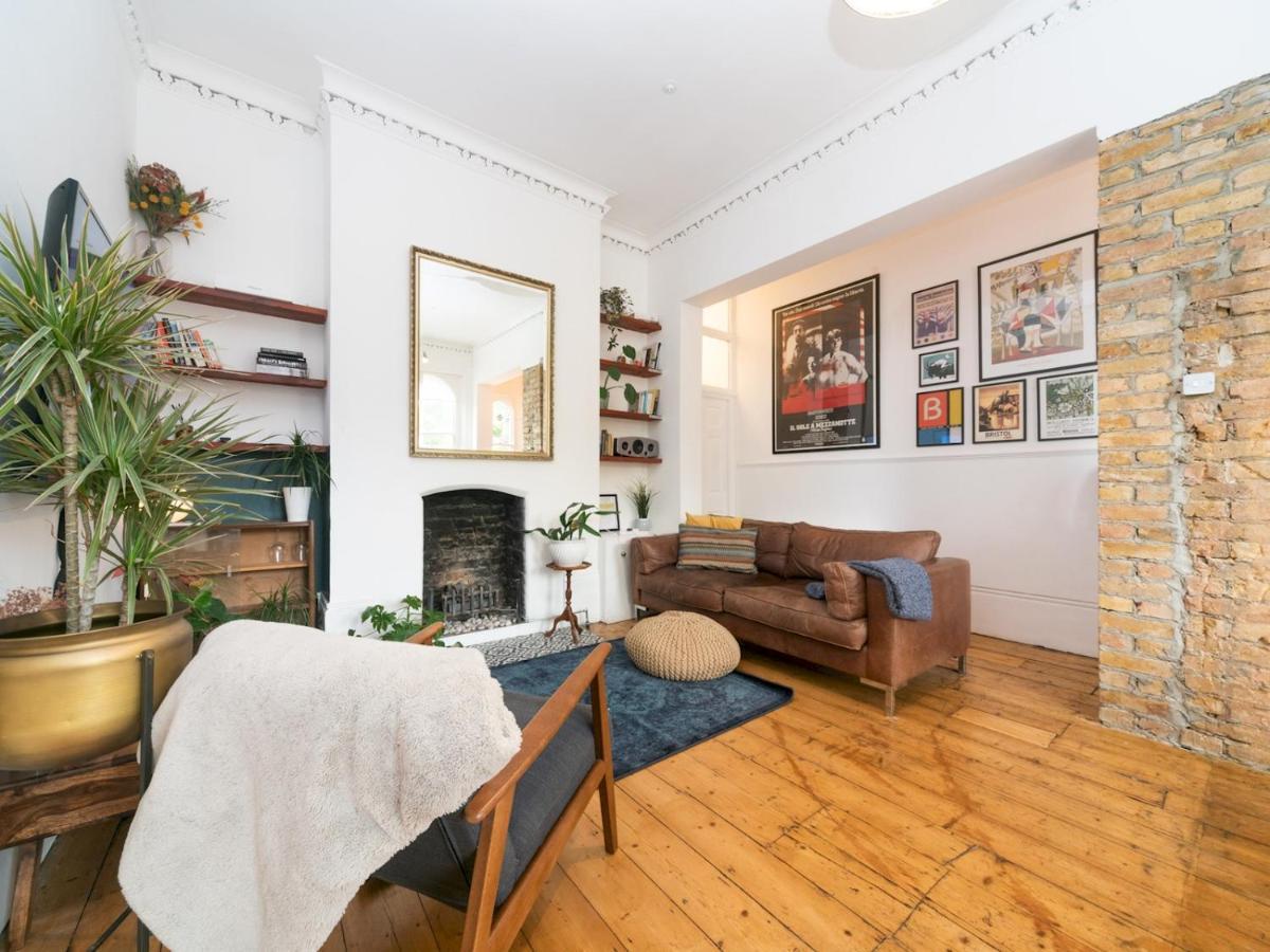 Pass The Keys Rustic And Quirky Flat In Charming Charlton Village London Exterior photo