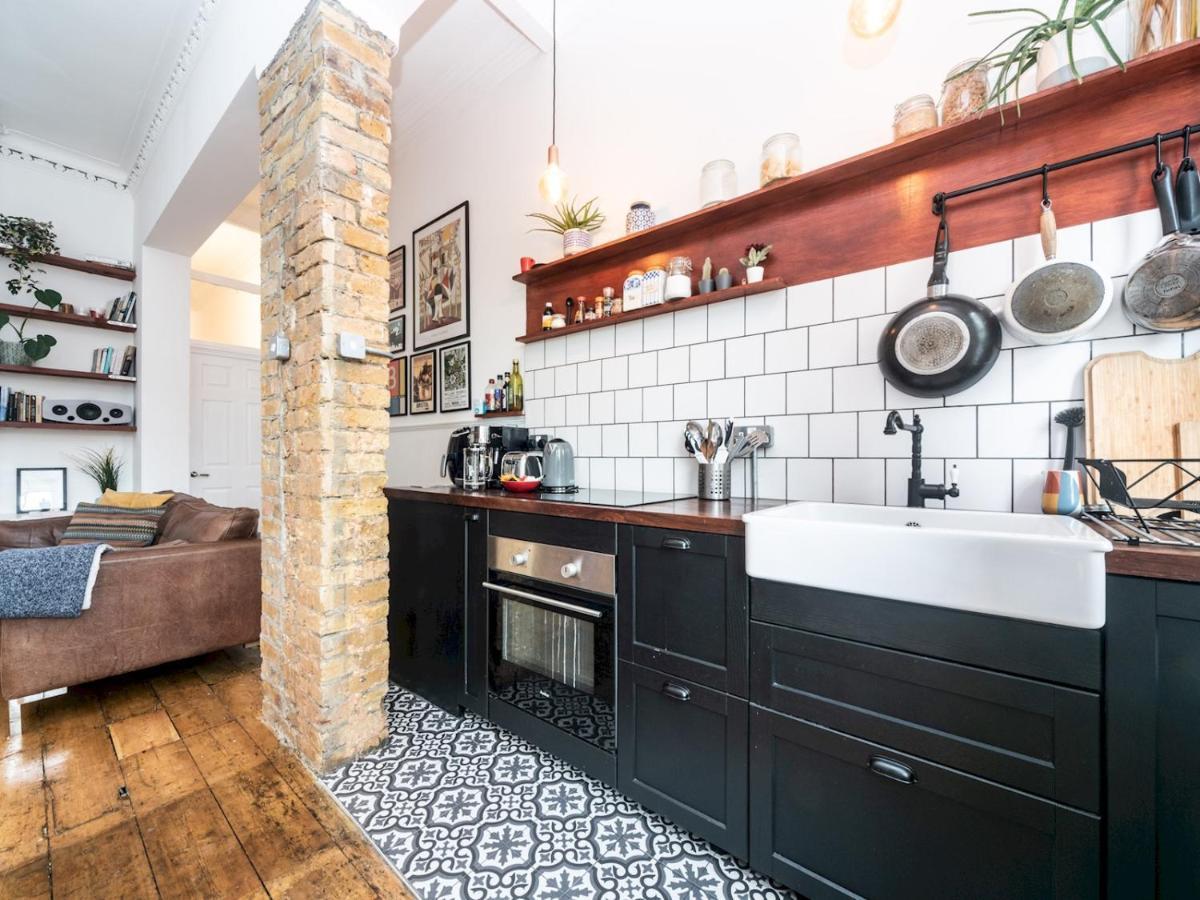 Pass The Keys Rustic And Quirky Flat In Charming Charlton Village London Exterior photo