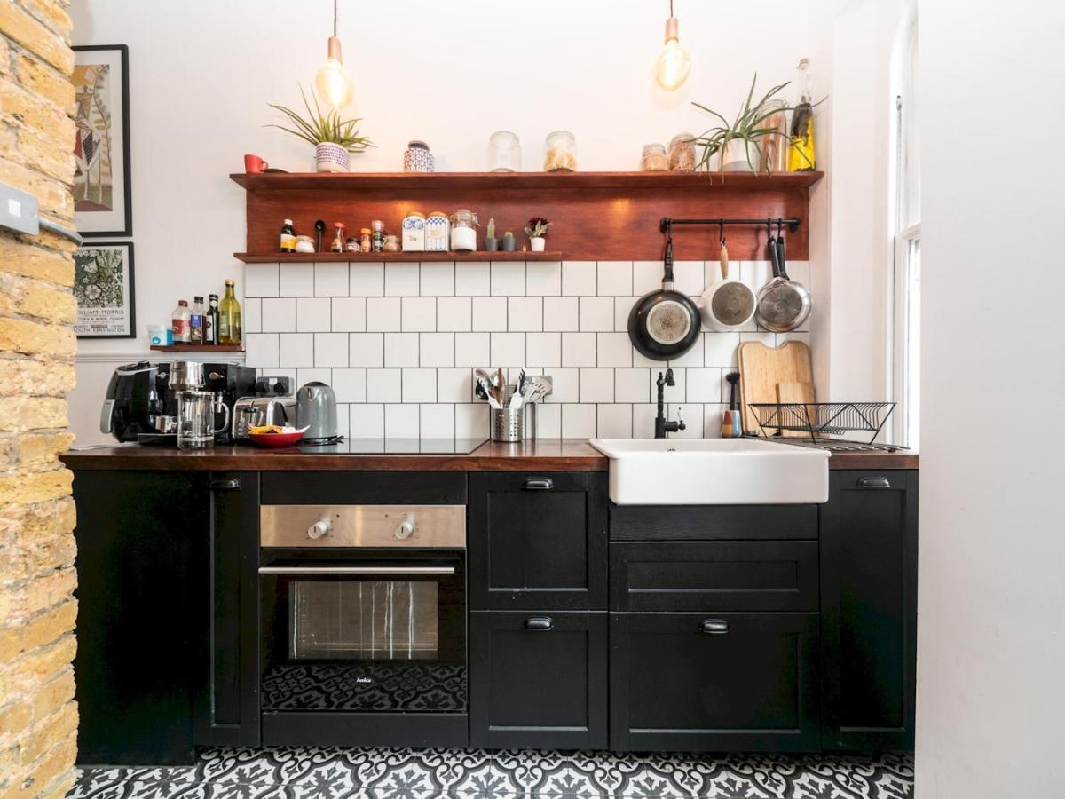 Pass The Keys Rustic And Quirky Flat In Charming Charlton Village London Exterior photo