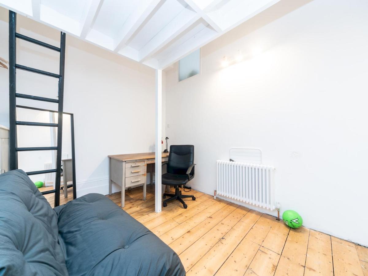 Pass The Keys Rustic And Quirky Flat In Charming Charlton Village London Exterior photo