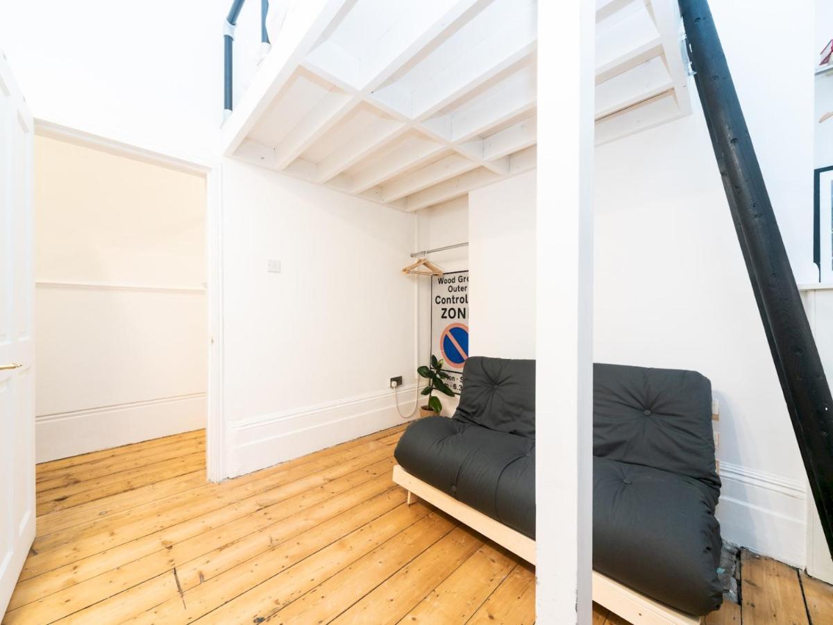 Pass The Keys Rustic And Quirky Flat In Charming Charlton Village London Exterior photo