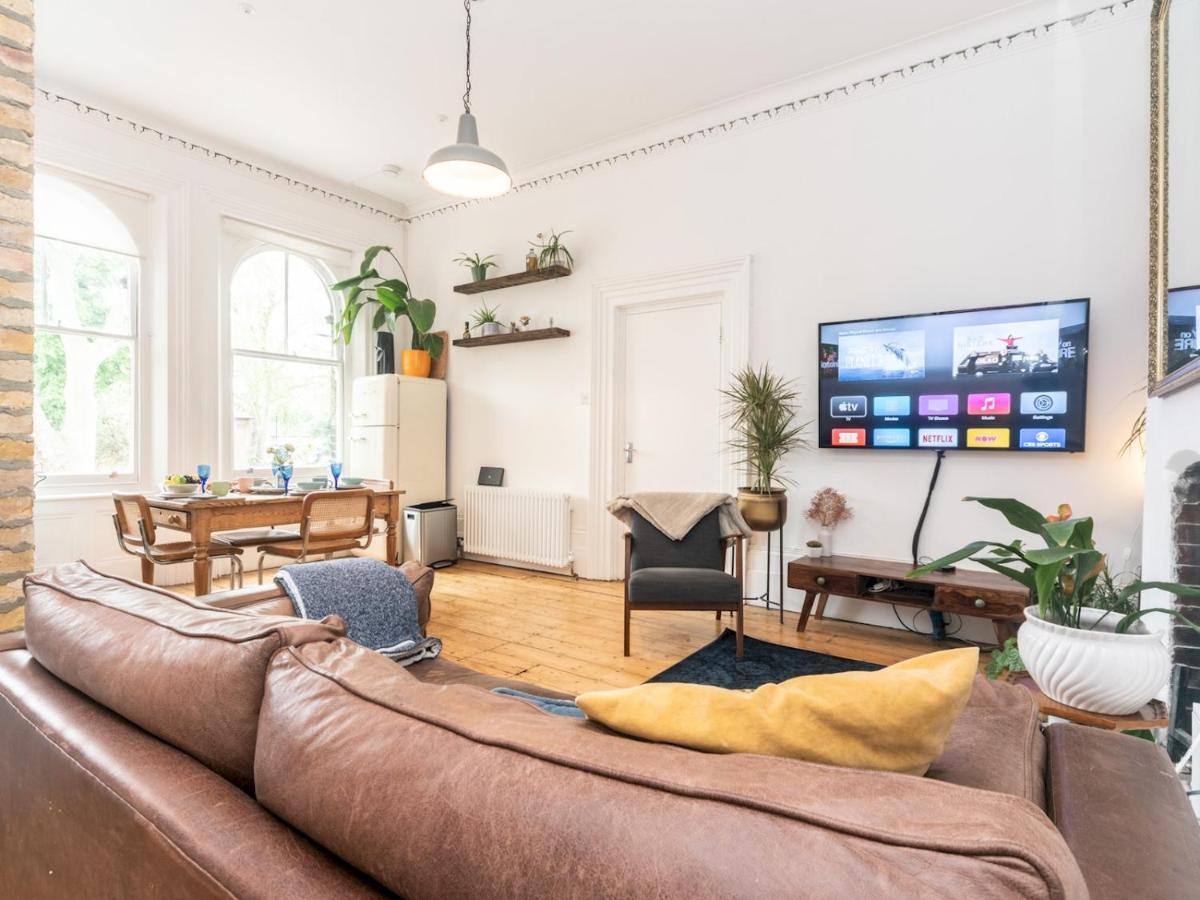 Pass The Keys Rustic And Quirky Flat In Charming Charlton Village London Exterior photo