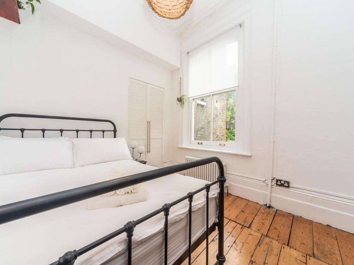 Pass The Keys Rustic And Quirky Flat In Charming Charlton Village London Exterior photo