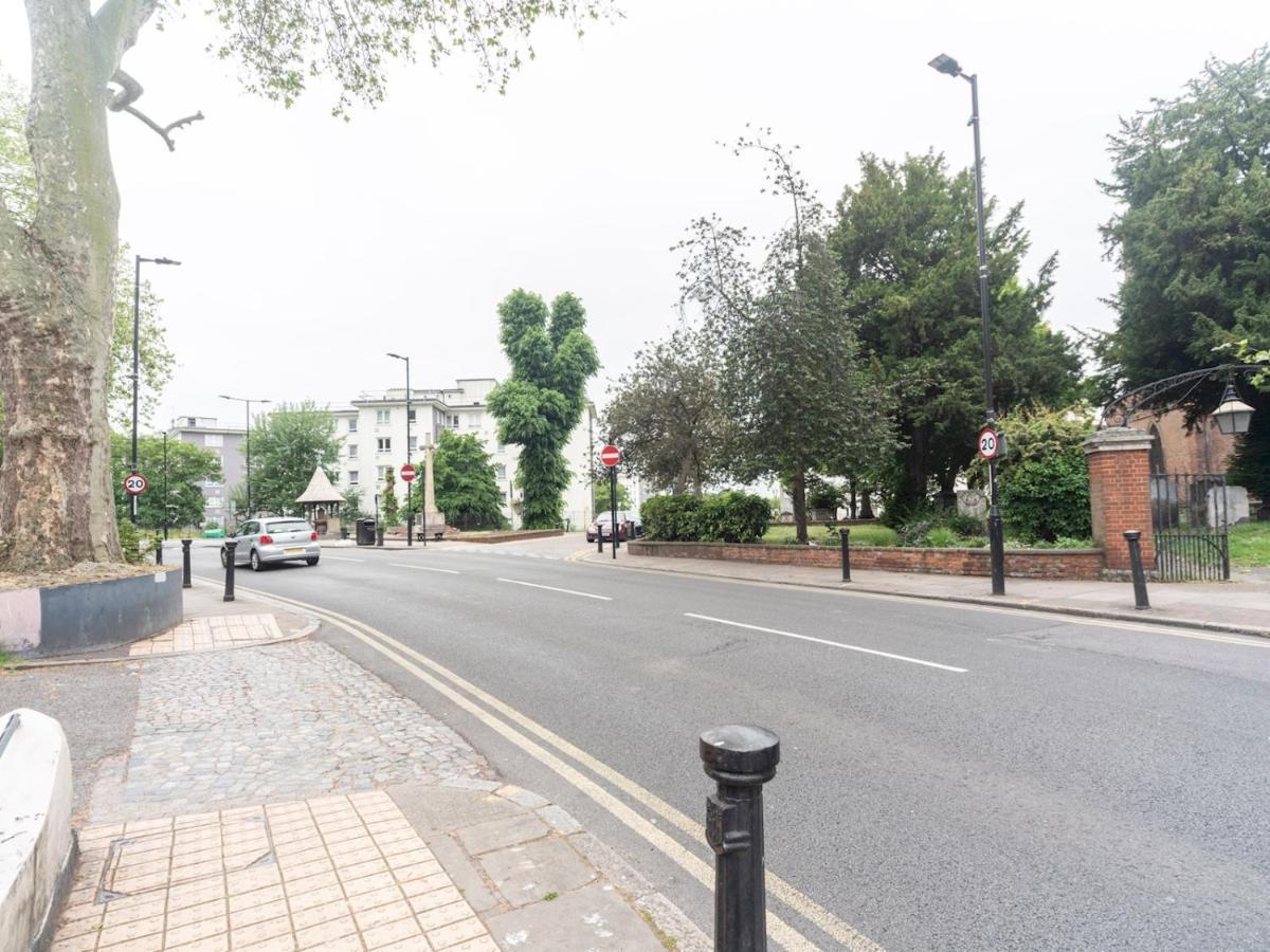 Pass The Keys Rustic And Quirky Flat In Charming Charlton Village London Exterior photo