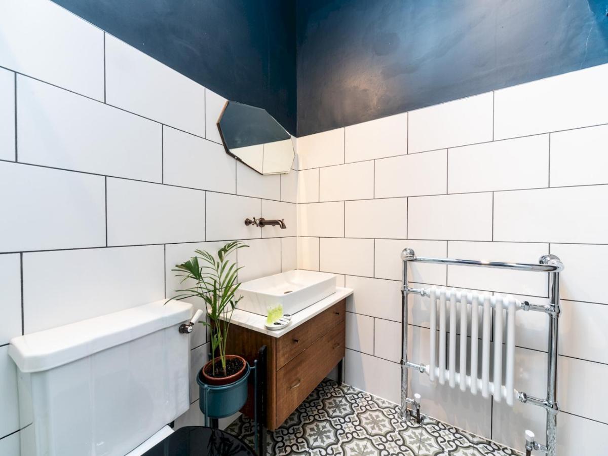 Pass The Keys Rustic And Quirky Flat In Charming Charlton Village London Exterior photo
